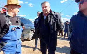 Ministrul Agriculturii vine în apărarea fermierilor, în scandalul puiilor vopsiți în galben