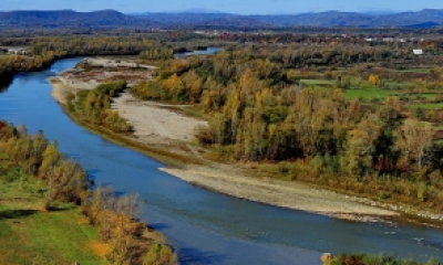 Ucrainenii fug de război şi mor încercând ajungă în România: Şase cadavre găsite într-o singură zi în râul Tisa