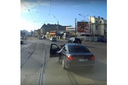 Maşină parcată pe linia de tramvai