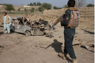  Atentat sinucigaș în Afganistan. Ținta era guvernatorul Rahmatullah Yarmal