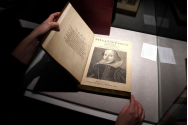  Volumul cu primele piese de teatru ale lui Shakespeare, vândut cu preţul record de 9,97 milioane de dolari