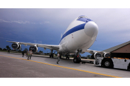  A murit de COVID în timp ce se afla în avion