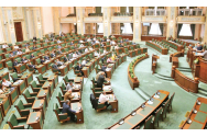 Angajații Senatului primesc bani pentru uzura corpului. Sporul este de 15 la sută