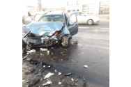  Accident grav la Roman. Un microbuz plin cu pasageri s-a izbit într-o mașină. Patru persoane au ajuns la spital