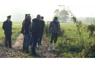 Descoperirea care a îngrozit Italia. A fost găsit cadavrul unui român care avea tatuată o svastică pe braț