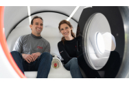 O româncă a testat sistemul care va transporta oamenii în capsule cu viteze de până la 1.000 km/oră