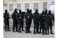 Membrii clanului Tănase au fost luați de mascați