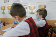 Fiecare mască distribuită elevilor ieşeni costă municipalitatea 20 de bani!