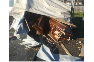 Accident la Cristești. O mașină plină cu sicrie s-a răsturnat
