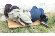 Tineri acuzați de săvârșirea infracțiunii de viol, arestați preventiv. Procurorii îi acuză că au batjocorit o fată de 18 ani cu probleme psihice