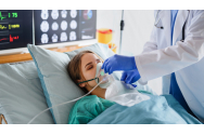 O treime din pacienții cu COVID revin în spital cu probleme grave
