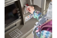 Romanii nu mai scot bani de la bancomat. Cati dintre acestia au economisit in pandemie