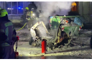 NENOROCIRE la Berlin! O mașină s-a rupt în două și a luat foc. Doi oameni au murit