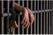 Criminalul care şi-a ucis nevasta cu vătraiul a ajuns falit în puşcărie