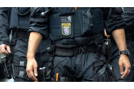 Alertă într-un oraș european. Un criminal înarmat umblă liber. Doi soți au fost uciși