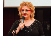 Mihaela Tatu: „„Noi ca popor suntem deficitari în felul în care transmitem informația. De fapt nici măcar nu o transmitem