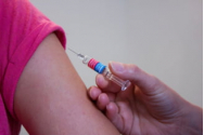 SCANDALUL VACCINURILOR Două treimi din dozele administrate până în prezent britanicilor au fost importate din UE
