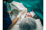 Germania interzice operațiile de schimbare de sex la copiii intersex