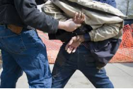 Politist agresat in timpul unei misiuni in orasul Murgeni din Vaslui. Autorul este cercetat pentru ultraj