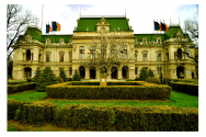 Patru persoane au fost reţinute de procurorii DIICOT după descinderile de la Primărie