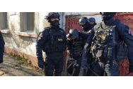Descinderi în forță într-o comună unde se ard ilegal deșeuri. Ministrul Mediului acuză rețele de crimă organizată