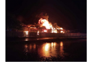 Incendiu puternic la Bârlad. Flăcări până la cer, stinse cu 13 autospeciale