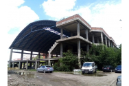 Primăria preia integral terenul de sub bazinul de înot din zona Grădinari
