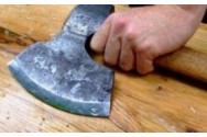 Doar ordin de protecţie, după ce şi-a lovit fiul cu securea-n cap