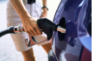 Cum se formează prețul carburanților la pompă. Ce plătim, de fapt, şi cât ne costă acum un plin de benzină sau motorină