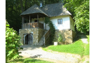 Cât de veche este și unde se află casa care apare pe bancnota de 10 lei