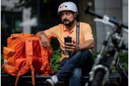 Un fost ministru afgan s-a angajat curier pe bicicletă în Germania