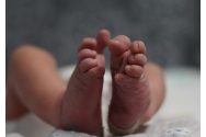 Scene șocante în spital. Și-au găsit bebelușul plin de vânătăi. Acuzații grave