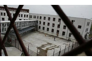 Un criminal condamnat la 25 de ani de pușcărie a vrut să evadeze dintr-un centru de vaccinare