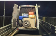Doi români au furat o dubă și au plecat mai departe la jefuit societăți comerciale. Lovitură de mii de euro