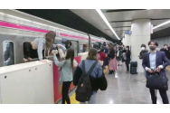 Scene horror, într-un tren din Tokyo. Un bărbat a atacat mai multe persoane cu un cuțit