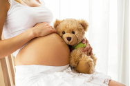 O elevă în clasa a IV-a din Agighiol este însărcinată în cinci luni. Familia vrea să păstreze copilul