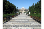 Modernizarea esplanadei Teatrului Național s-a împotmolit la comisii