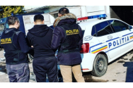 Poliţişti bătuţi de mulţime pentru că i-au cerut unui bărbat să poarte mască de protecţie