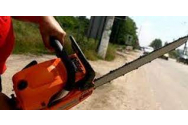 Tânărul care și-a tăiat gâtul cu drujba a intrat în operație, la Iași. El a fost adus cu elicopterul SMURD