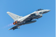 Incident la o bază aeriană din Florida: O bombă de 225 de kilograme s-a desprins dintr-un avion F-16 în timp ce se afla încă la sol