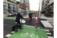 Bicicliştii, transformaţi în pietoni!