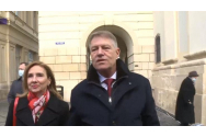 Cum s-a îmbrăcat Carmen Iohannis la slujba de Crăciun