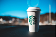 Starbucks va cere angajaţilor săi din SUA să fie complet vaccinaţi împotriva Covid-19 sau să se testeze săptămânal