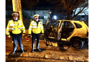  Șofer salvat dintr-o mașină care a luat foc