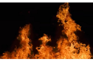 Unul dintre pompierii răniţi în incendiul de la fabrica de mezeluri a fost intubat