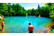 Lacul din România care își schimbă culoarea. Este unic în Europa 
