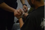 Un ieşean s-a dus să facă sex în spatele supermarketului, dar a rămas fără bani şi fără proteza dentară