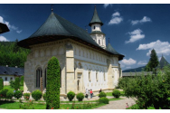 La Mănăstirea Putna sunt cazați cei mai mulți refugiați ucraineni din județ. În locațiile puse la dispoziție de autoritățile sucevene sunt circa 900 de ucraineni
