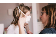 Părinţii ce rămân acasă cu copiii aflaţi în carantină sau izolare primesc concediu medical