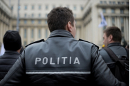 Poliţiştii caută o adolescentă de 15 ani, dispărută de la domiciliu împreună cu fiica sa de trei luni
